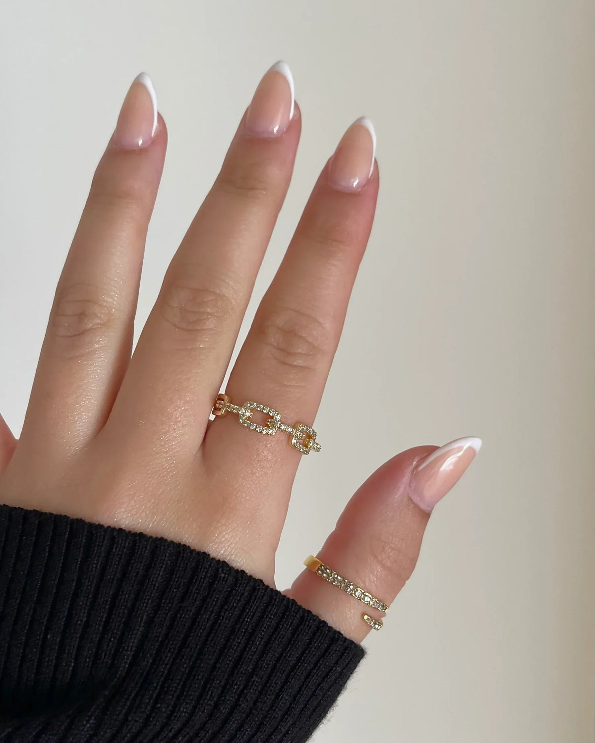 Goldene Ringe mit Zirkonia – Funkelndes Duo im modernen Design